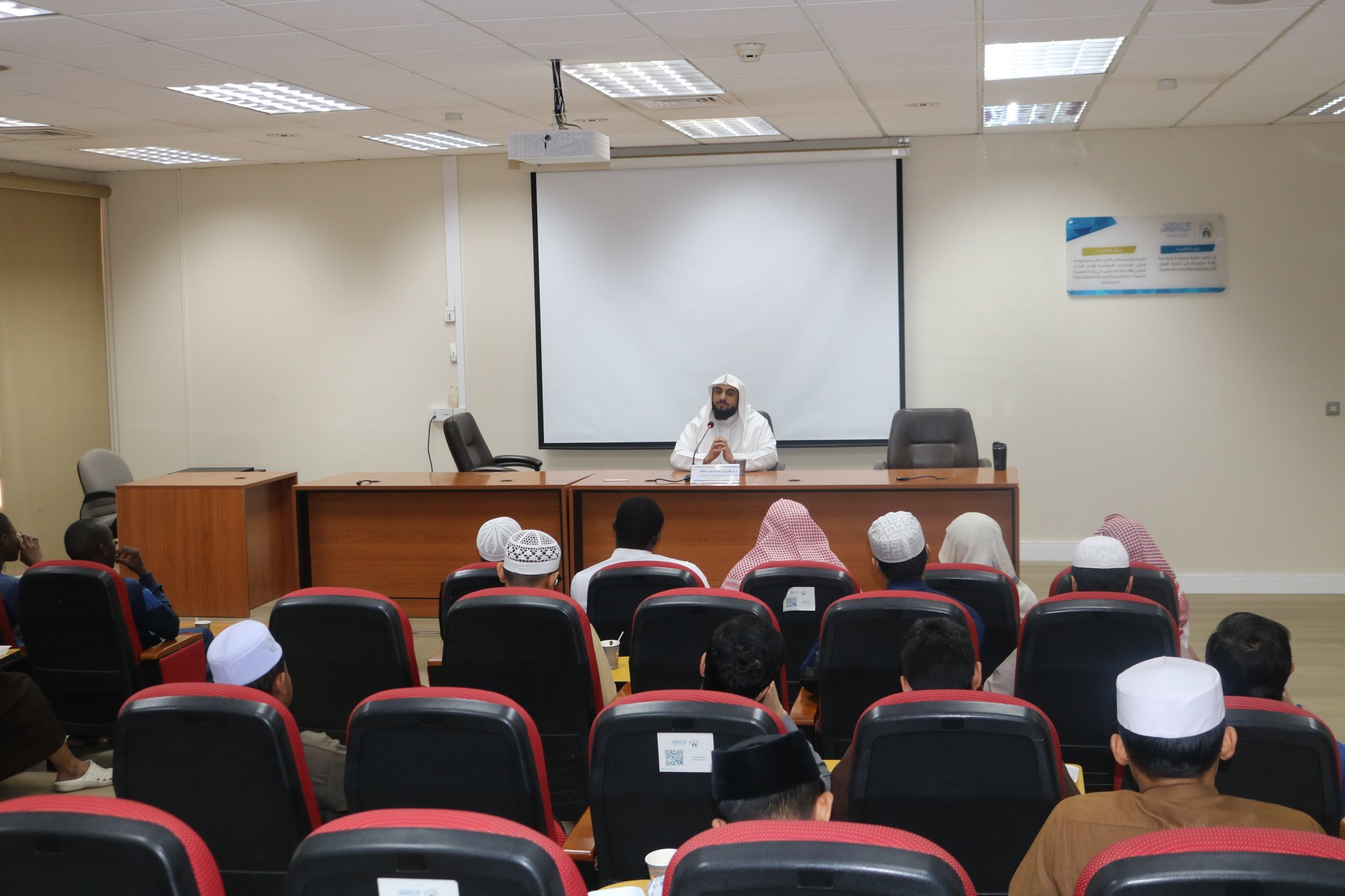 تنفيذ لقاء توعوي لطلاب كلية القرآن بالتعاون مع وحدة التوعية الفكرية يوم الاثنين 28-شعبان-1447